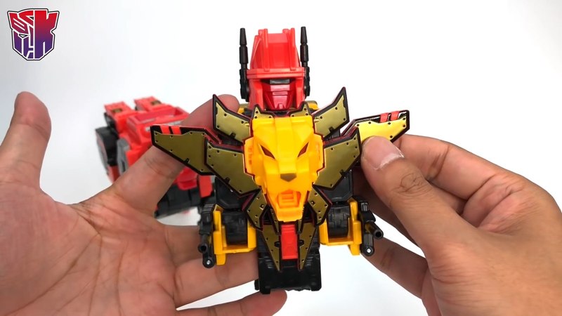 transformers titan class predaking